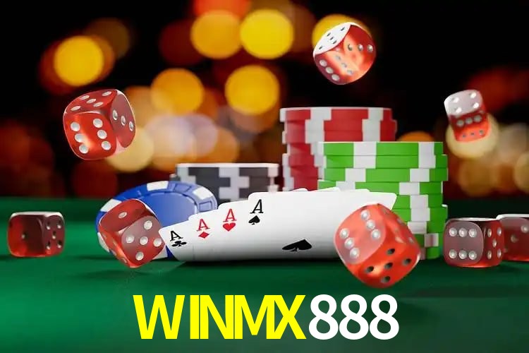 Escena dinámica inspirada en casino con iluminación WINMX888, cartas, fichas e íconos de juegos digitales en un espacio moderno de juegos.